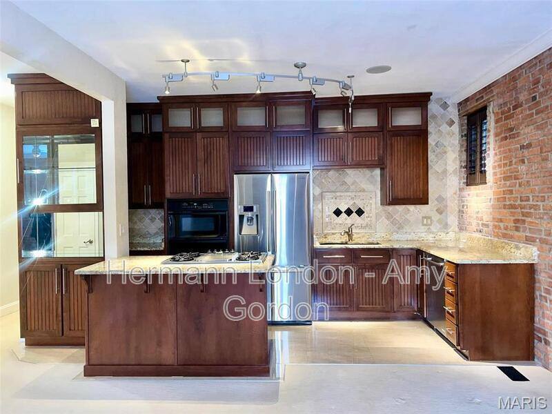 Apartment for rent at 4738 Olive St, Saint Louis, MO 63108