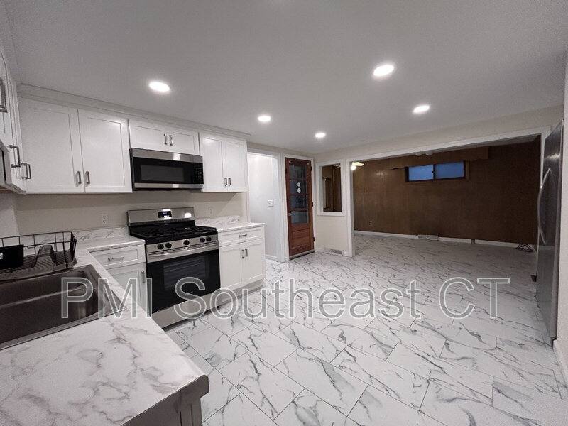 Apartment for rent at 121 Shaw St #1, New London, CT 06320
