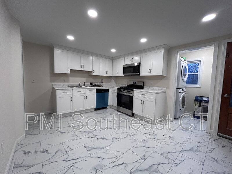 Apartment for rent at 121 Shaw St #1, New London, CT 06320