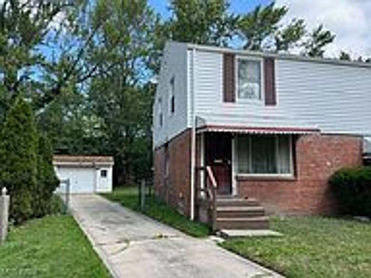House for rent at 1518 E 248th St, Euclid, OH 44117