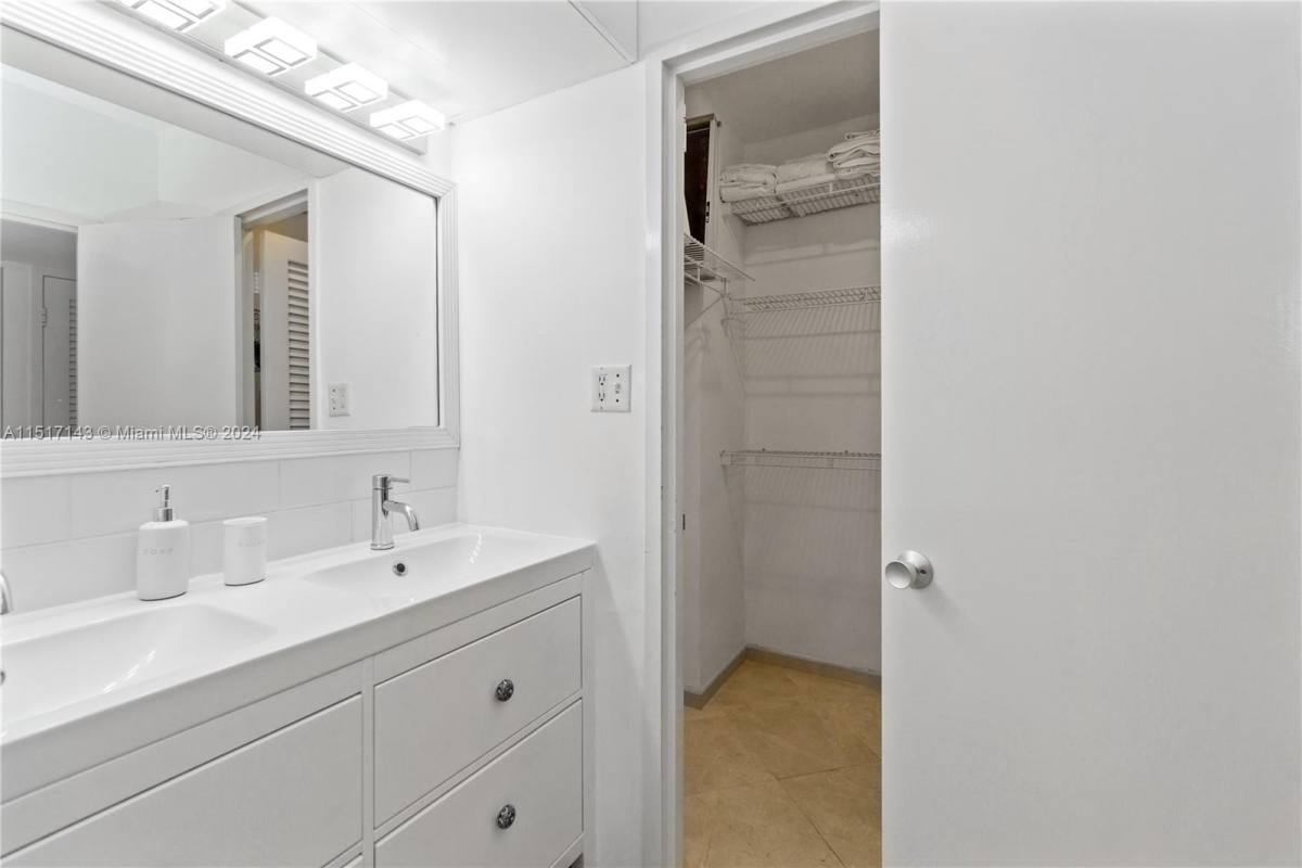 Apartment for rent at 100 Lincoln Rd #312, Miami Beach, FL 33139