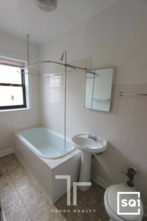 Apartment for rent at 622 W Cornelia Ave #630-5, Chicago, IL 60657