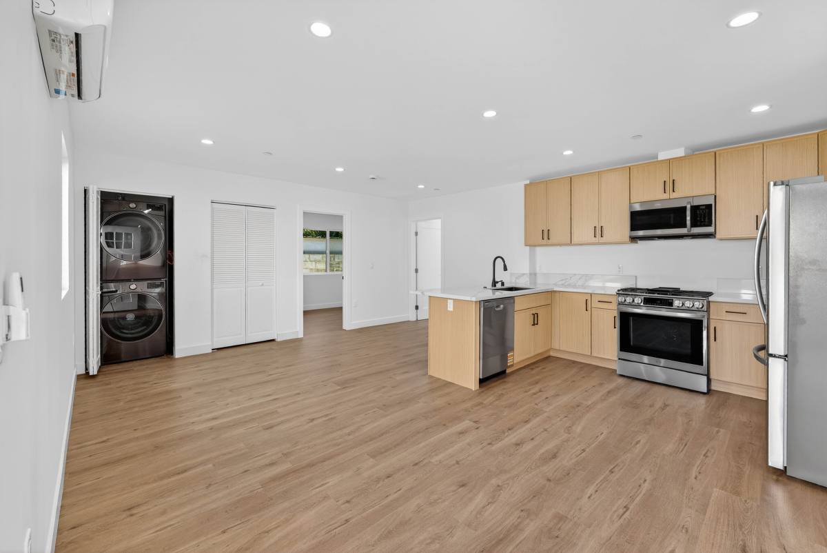 Townhouse for rent at 680 E 45th St, Los Angeles, CA 90011