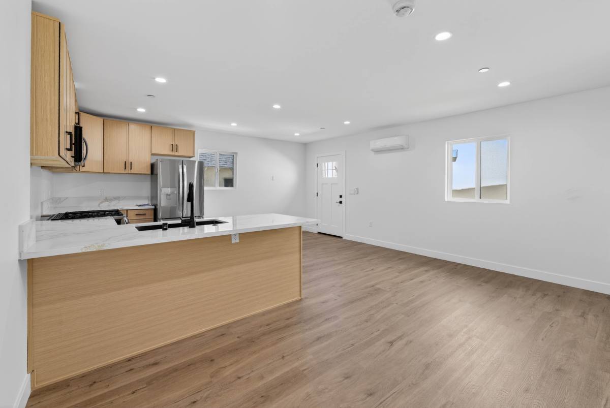 Townhouse for rent at 680 E 45th St, Los Angeles, CA 90011