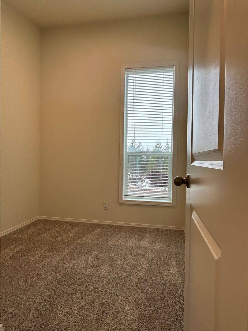 Apartment for rent at 19017-19023 Powers Creek Loop Rd, Silverton, OR 97381