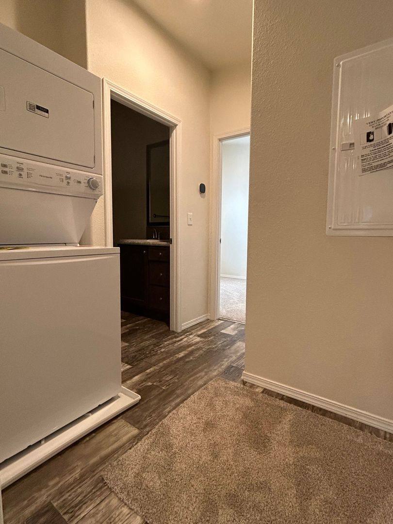 Apartment for rent at 19017-19023 Powers Creek Loop Rd, Silverton, OR 97381
