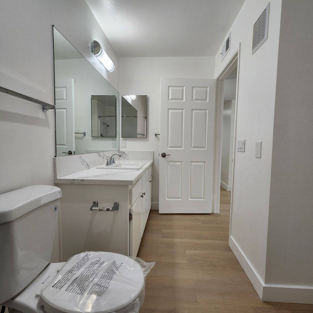 Apartment for rent at 24724 Valley St, Newhall, CA 91321