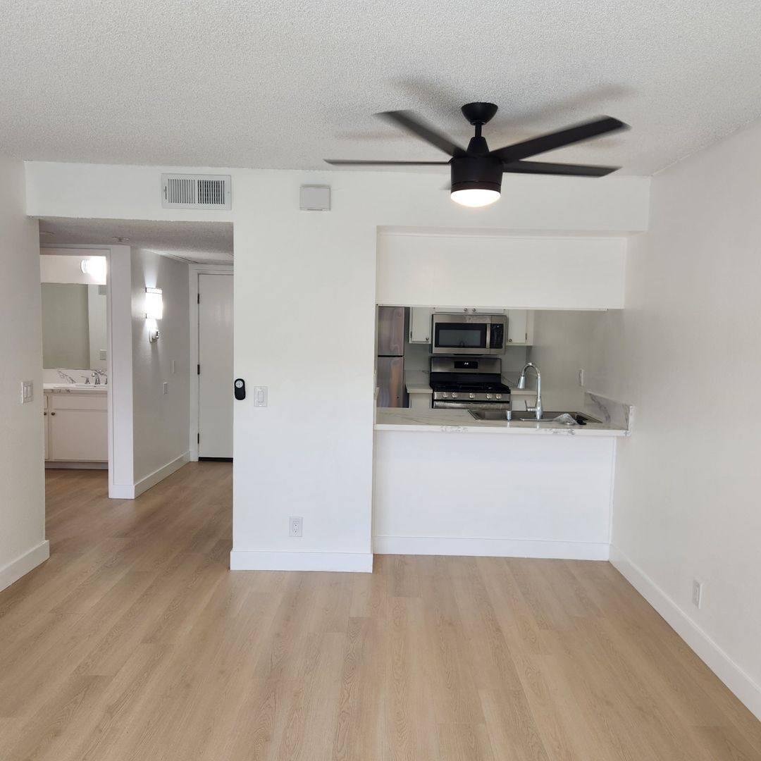 Apartment for rent at 24724 Valley St, Newhall, CA 91321