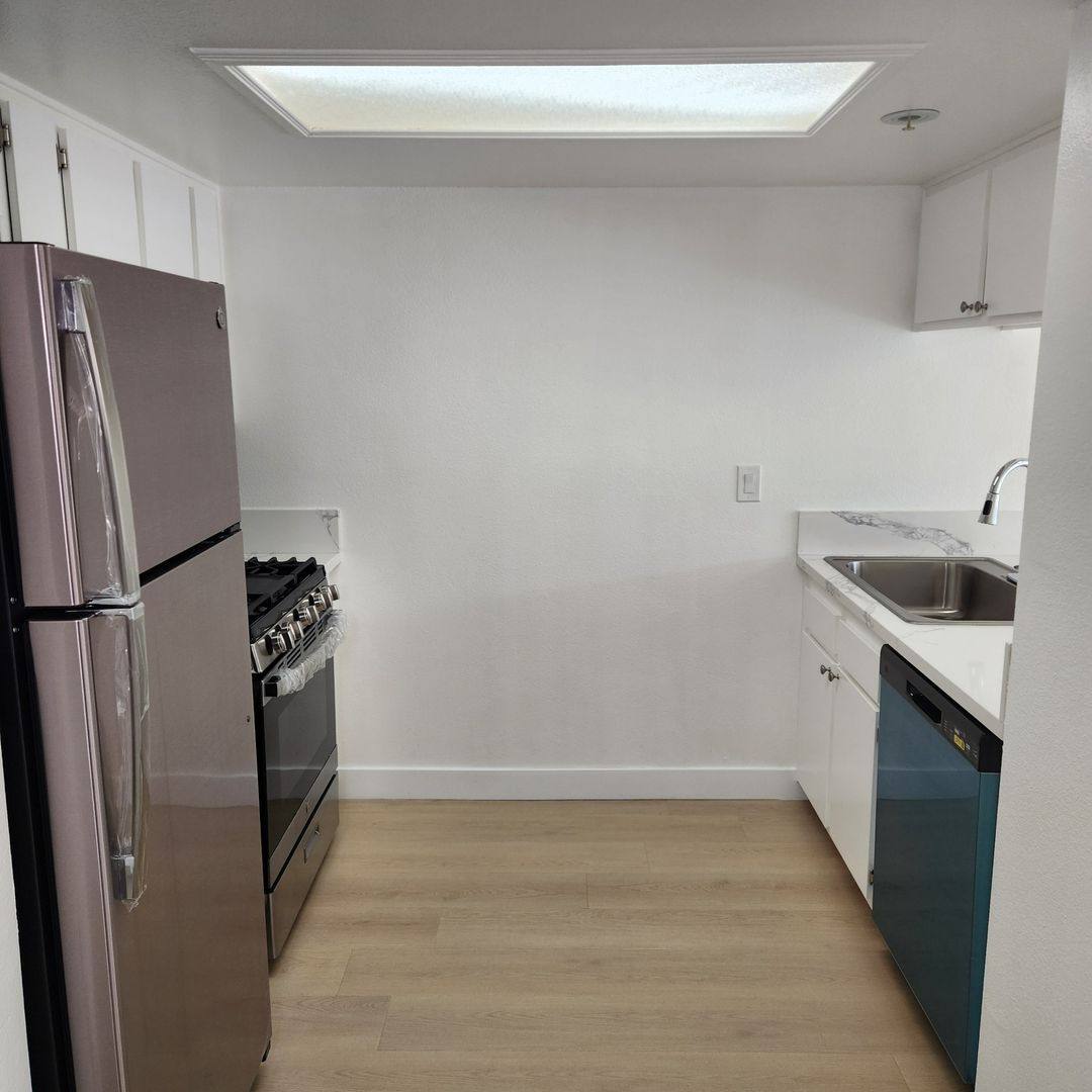 Apartment for rent at 24724 Valley St, Newhall, CA 91321