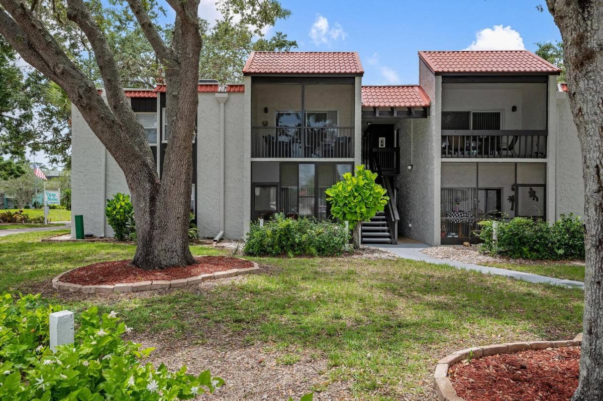 Apartment for rent at 3201 S Beneva Rd, Sarasota, FL 34232