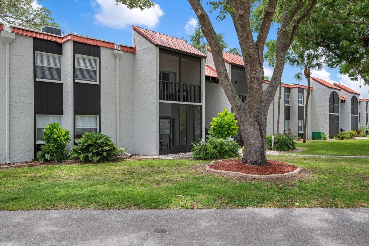 Apartment for rent at 3201 S Beneva Rd, Sarasota, FL 34232
