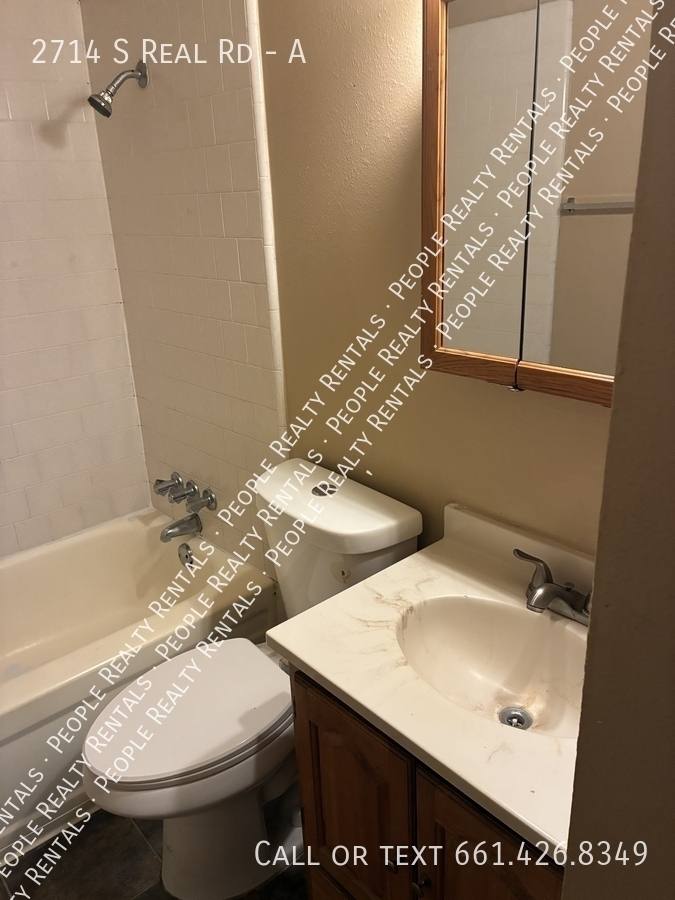 Apartment for rent at 2714 S Real Rd #A, Bakersfield, CA 93309