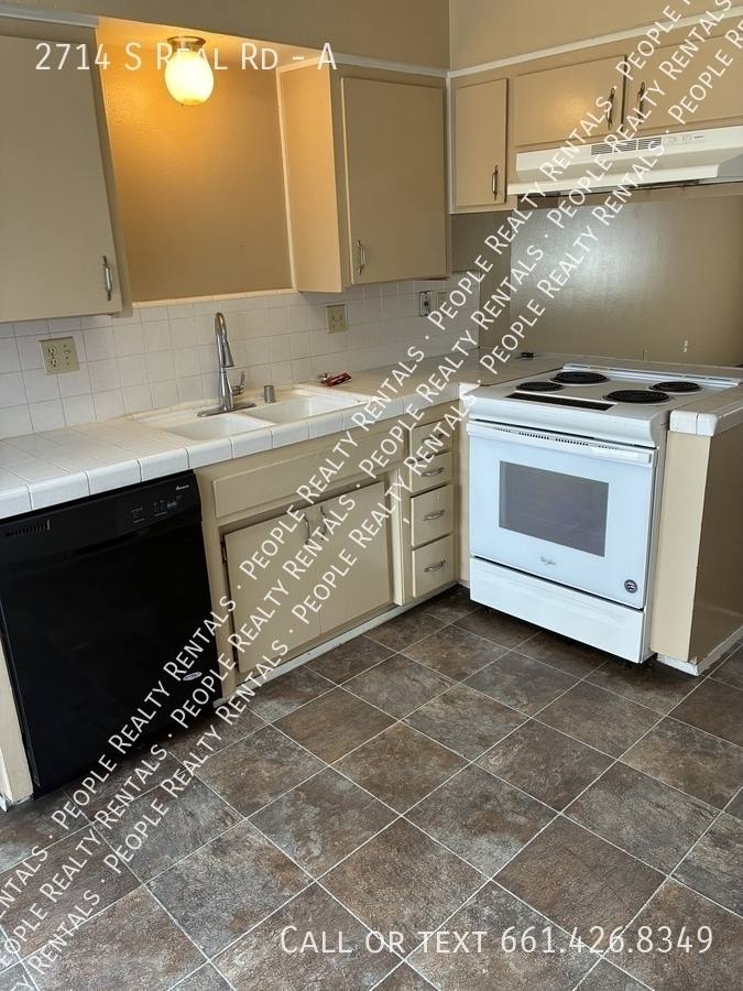 Apartment for rent at 2714 S Real Rd #A, Bakersfield, CA 93309