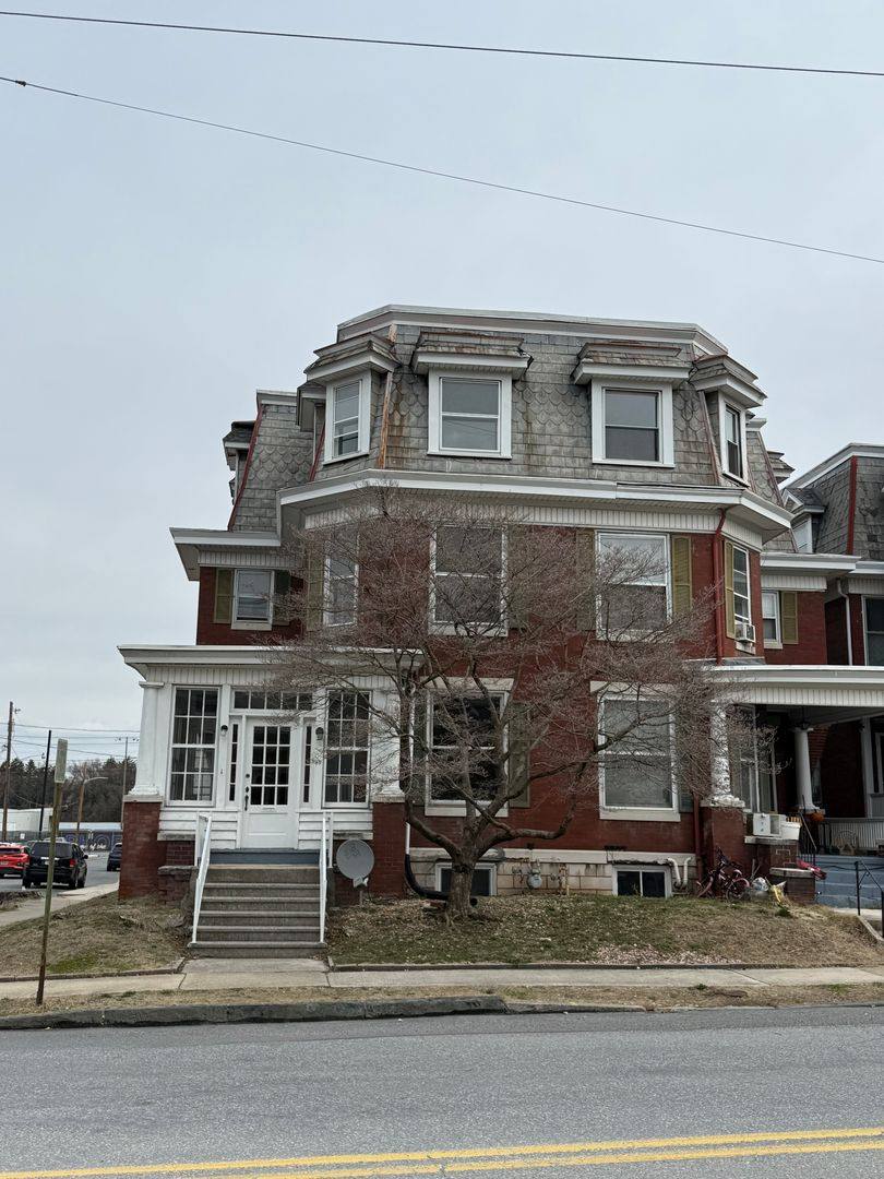 House for rent at 49 W Commerce St, Chambersburg, PA 17201