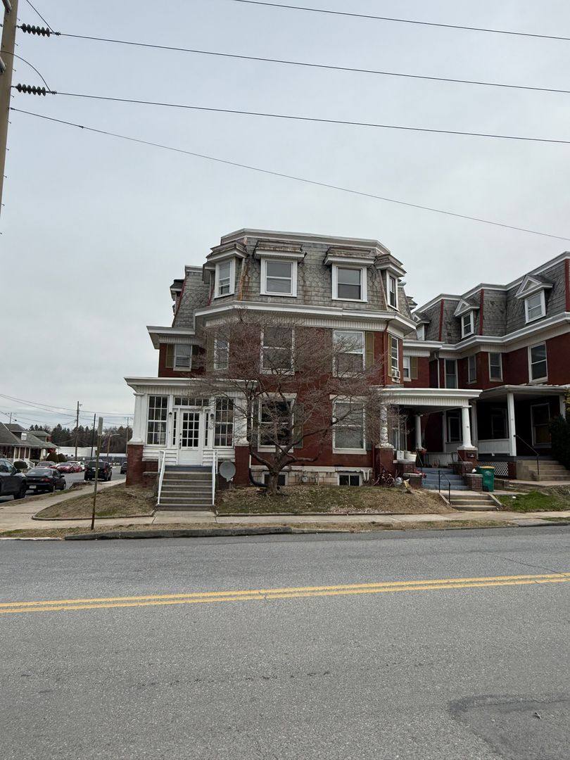 House for rent at 49 W Commerce St, Chambersburg, PA 17201
