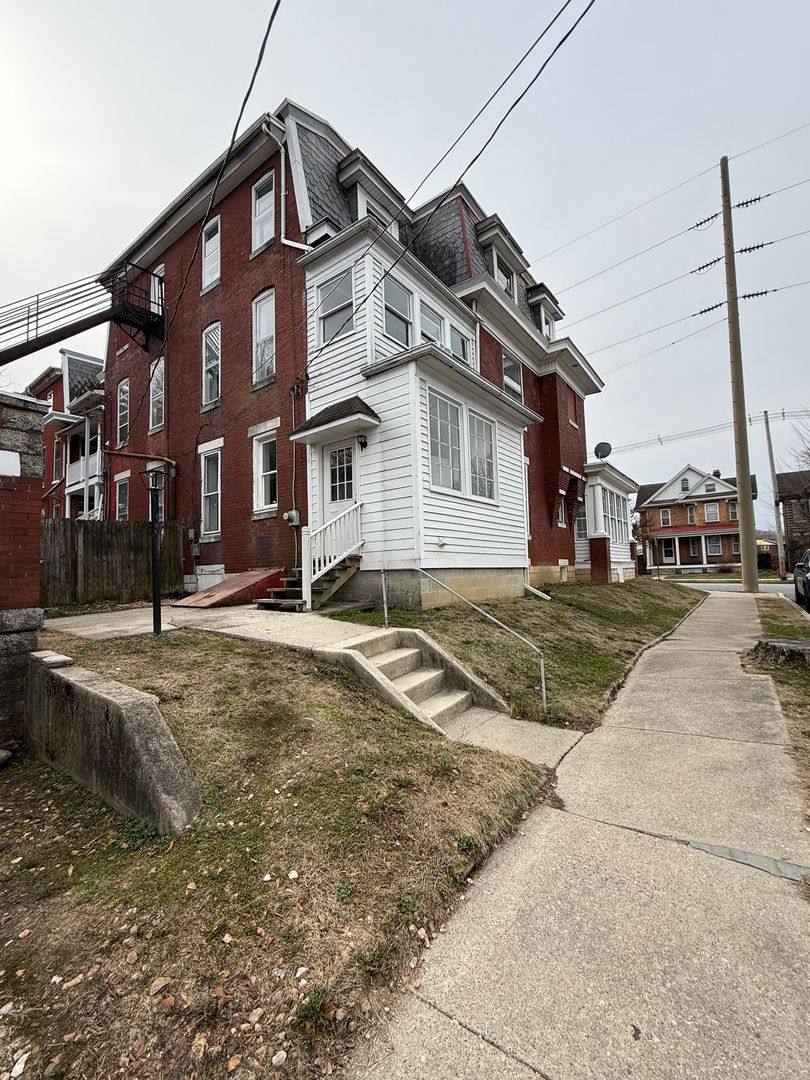 House for rent at 49 W Commerce St, Chambersburg, PA 17201