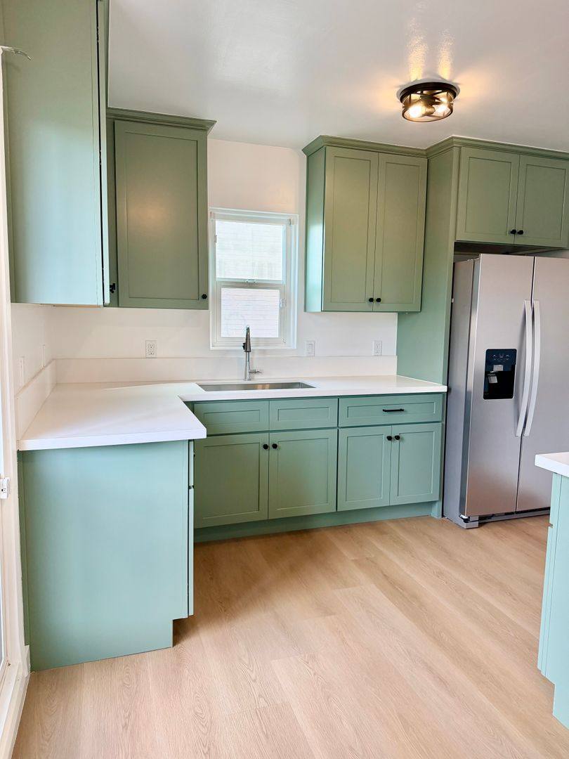 Apartment for rent at 231 Redondo Ave, Long Beach, CA 90803