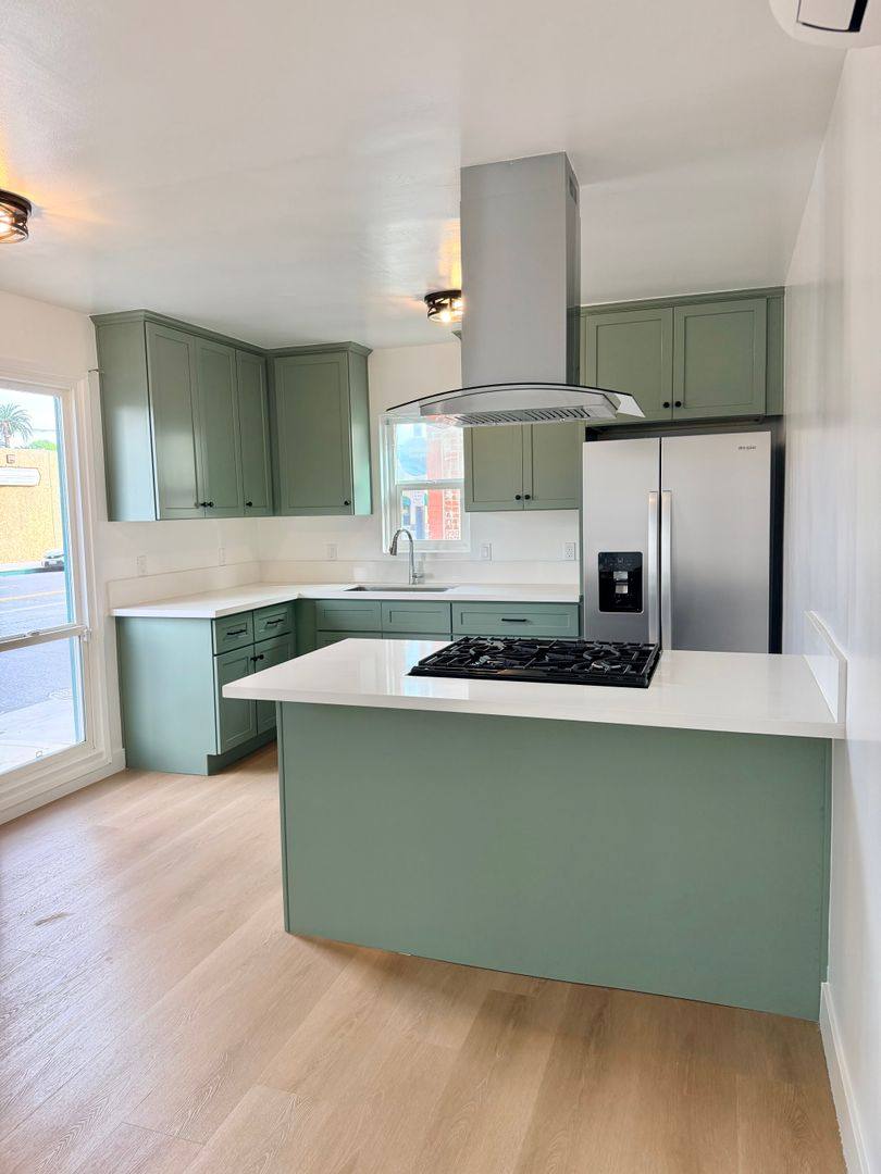 Apartment for rent at 231 Redondo Ave, Long Beach, CA 90803