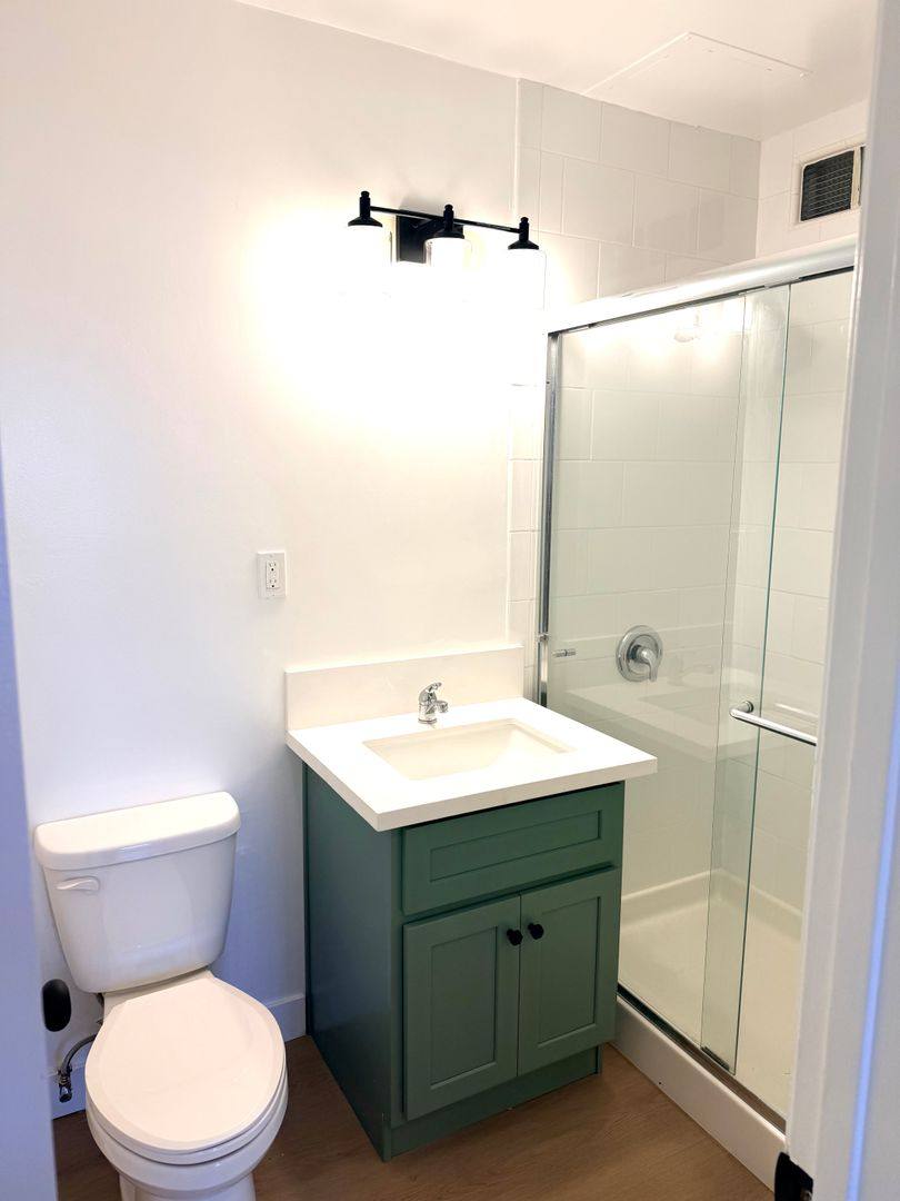 Apartment for rent at 231 Redondo Ave, Long Beach, CA 90803