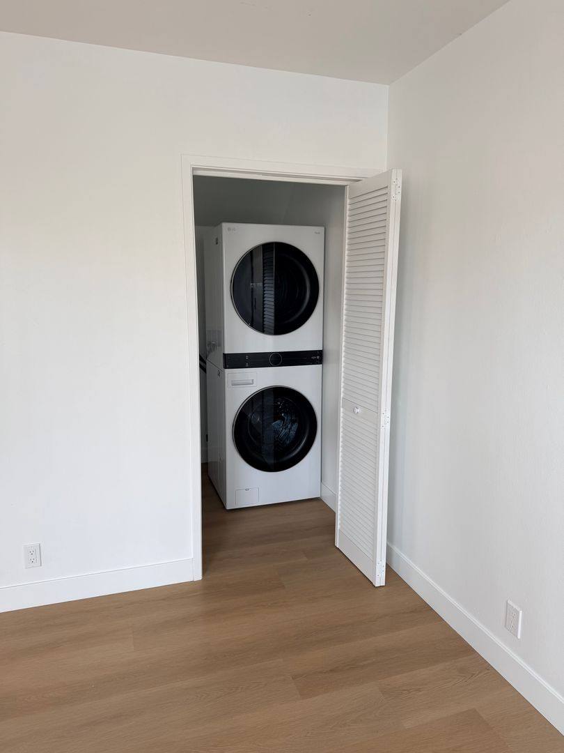 Apartment for rent at 231 Redondo Ave, Long Beach, CA 90803