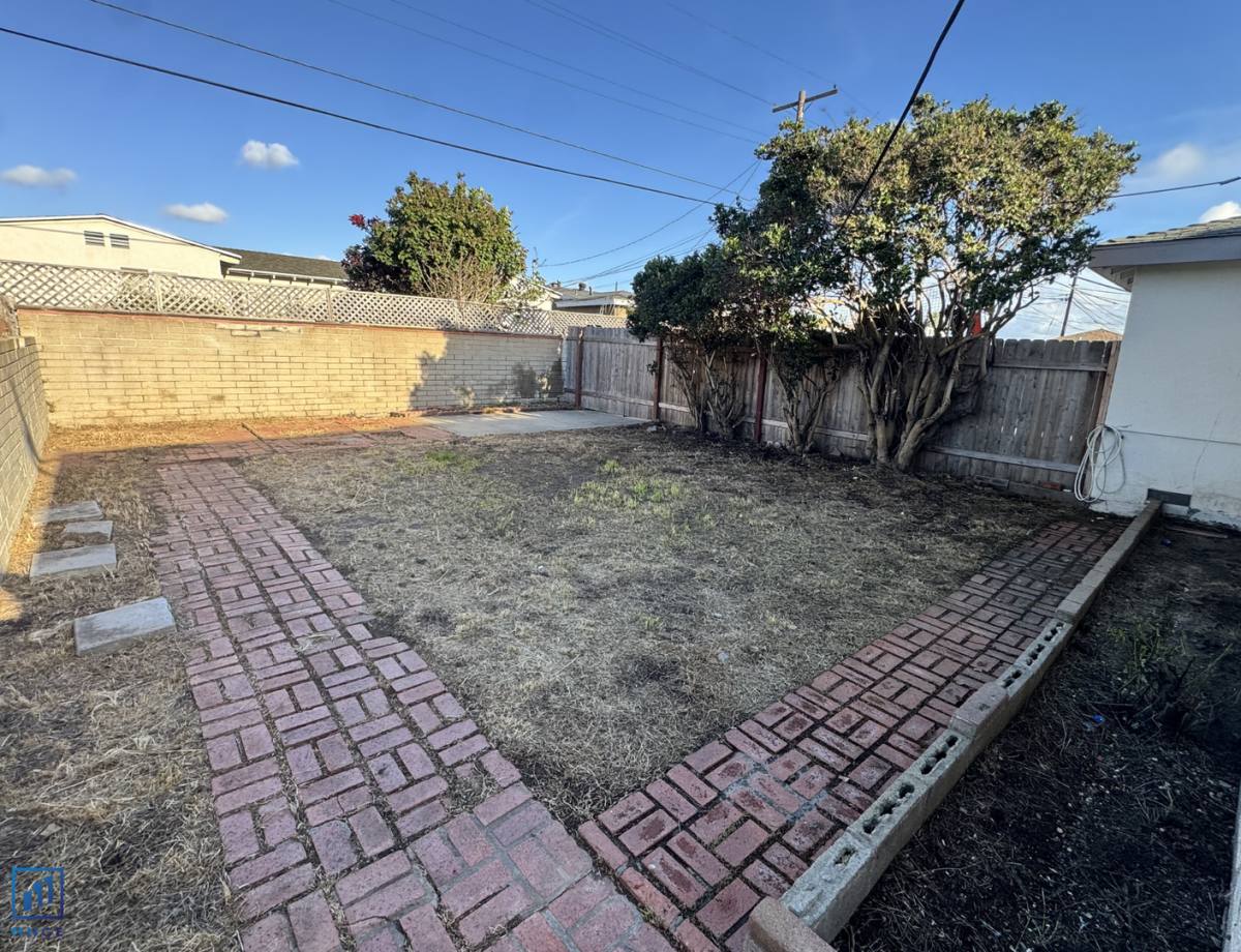 Apartment for rent at 733 - 735 Woodlawn Ave, Chula Vista, CA 91910