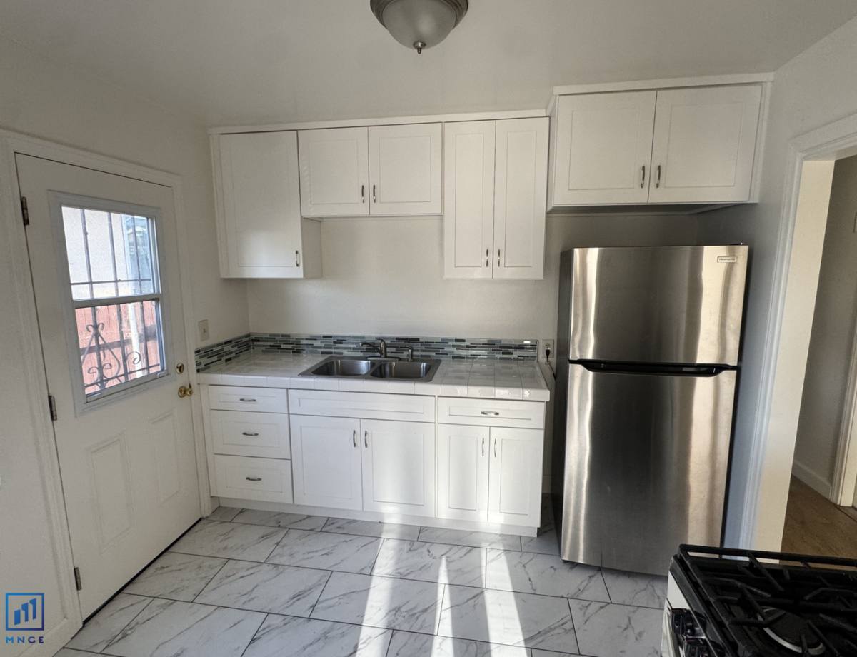 Apartment for rent at 733 - 735 Woodlawn Ave, Chula Vista, CA 91910