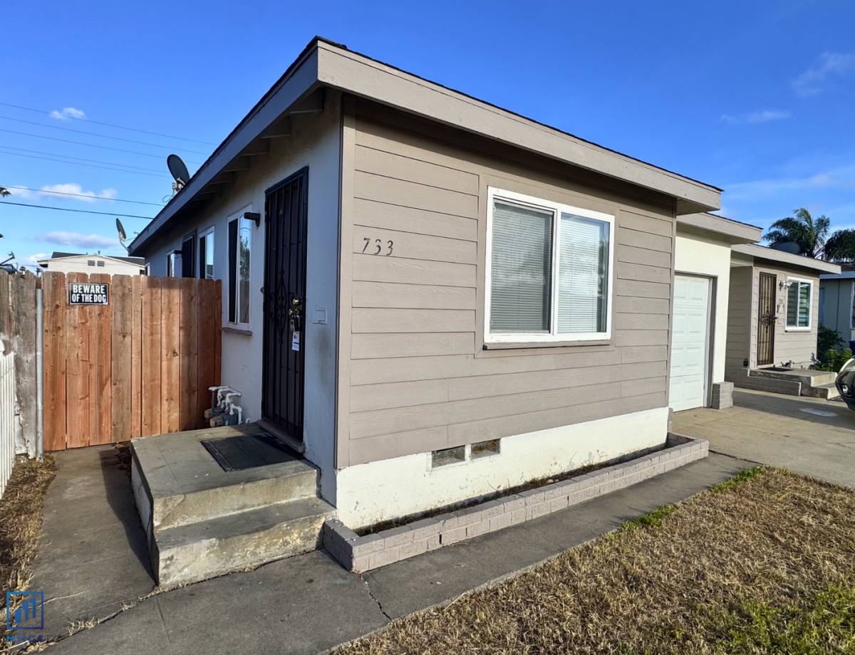 Apartment for rent at 733 - 735 Woodlawn Ave, Chula Vista, CA 91910