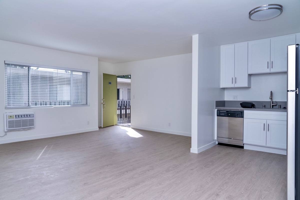 Apartment for rent at 520 E Magnolia Blvd, Burbank, CA 91501