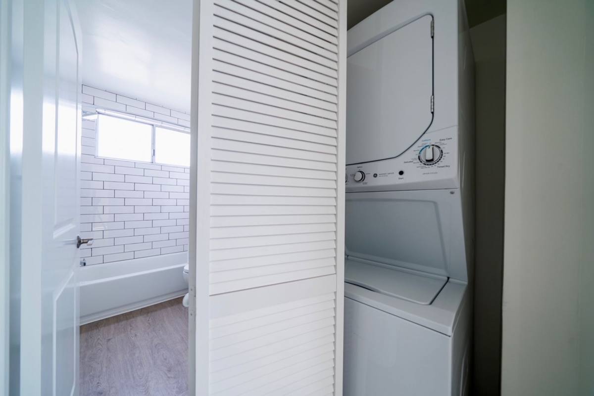 Apartment for rent at 520 E Magnolia Blvd, Burbank, CA 91501