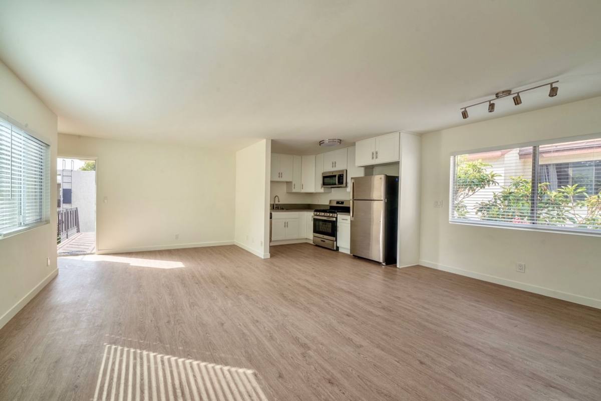 Apartment for rent at 520 E Magnolia Blvd, Burbank, CA 91501