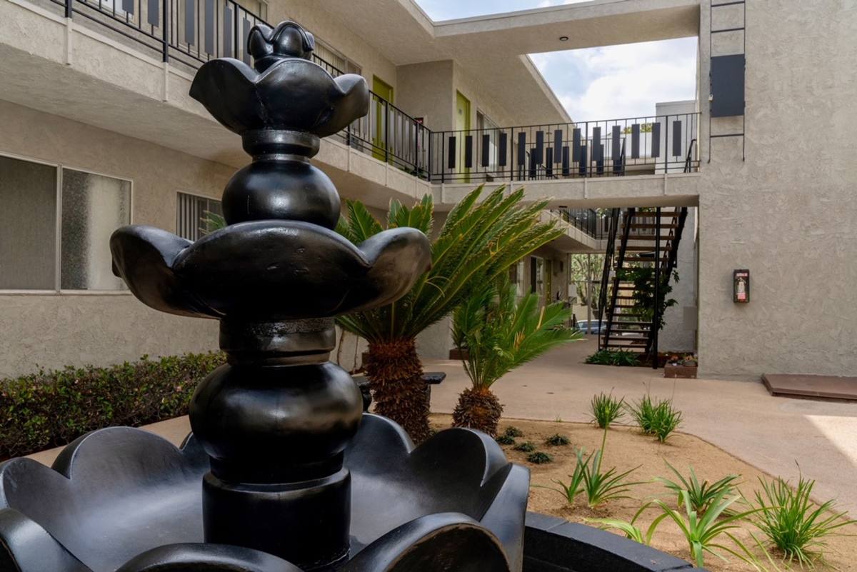 Apartment for rent at 520 E Magnolia Blvd, Burbank, CA 91501