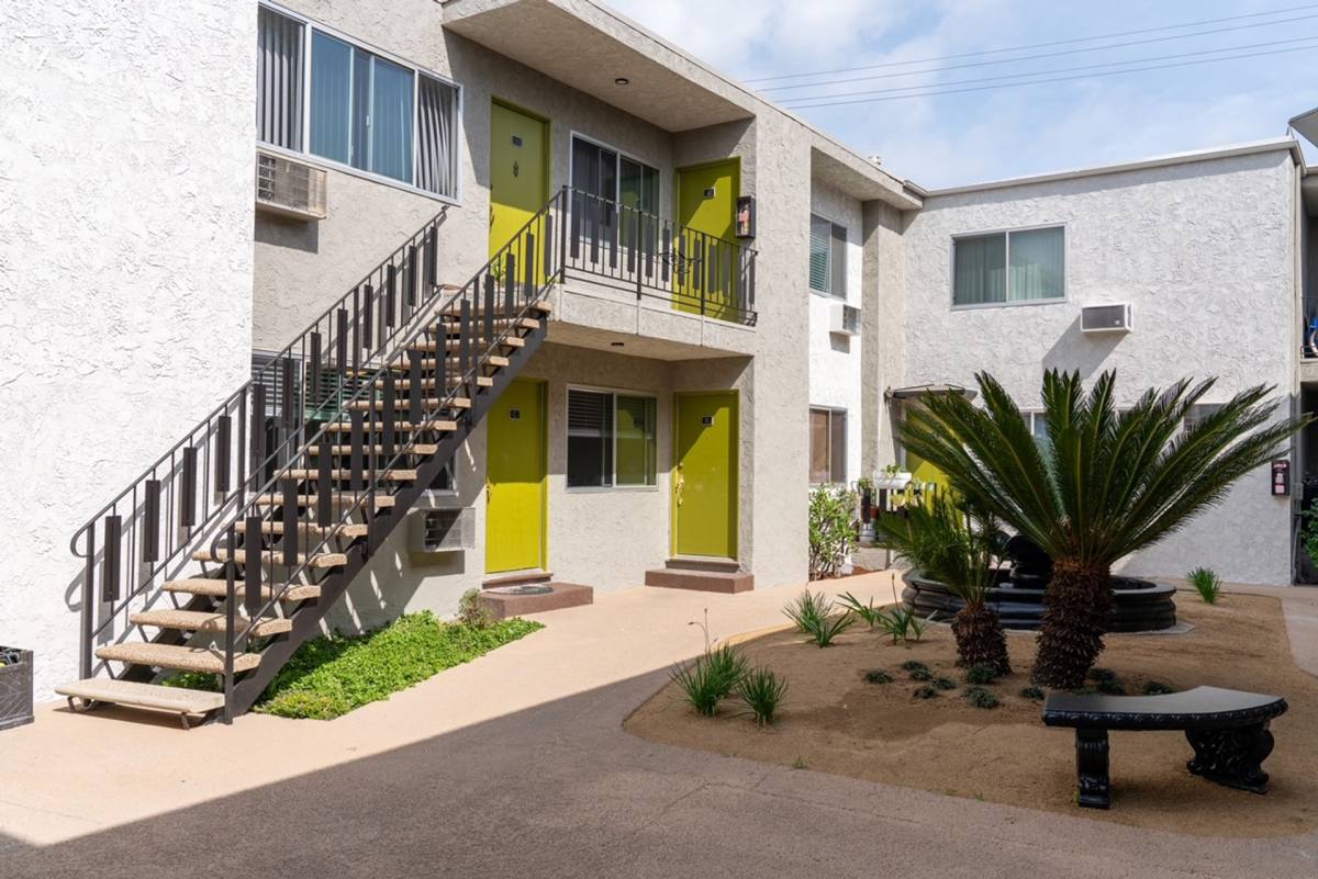 Apartment for rent at 520 E Magnolia Blvd, Burbank, CA 91501