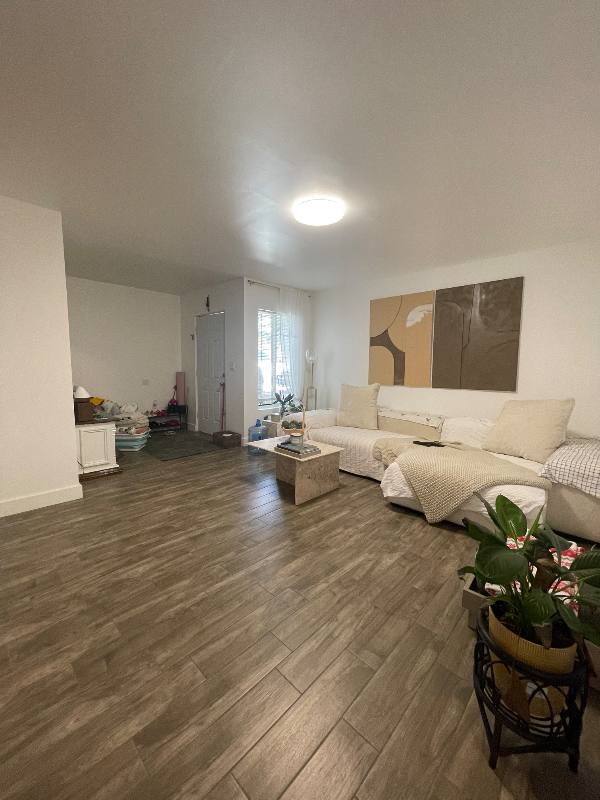 Apartment for rent at 516 NE 166th St, Miami, FL 33162