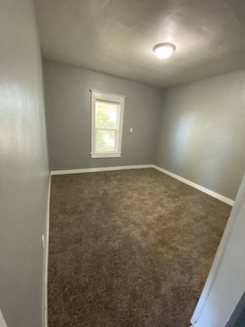 Apartment for rent at 915 S Chestnut Ave, Green Bay, WI 54304