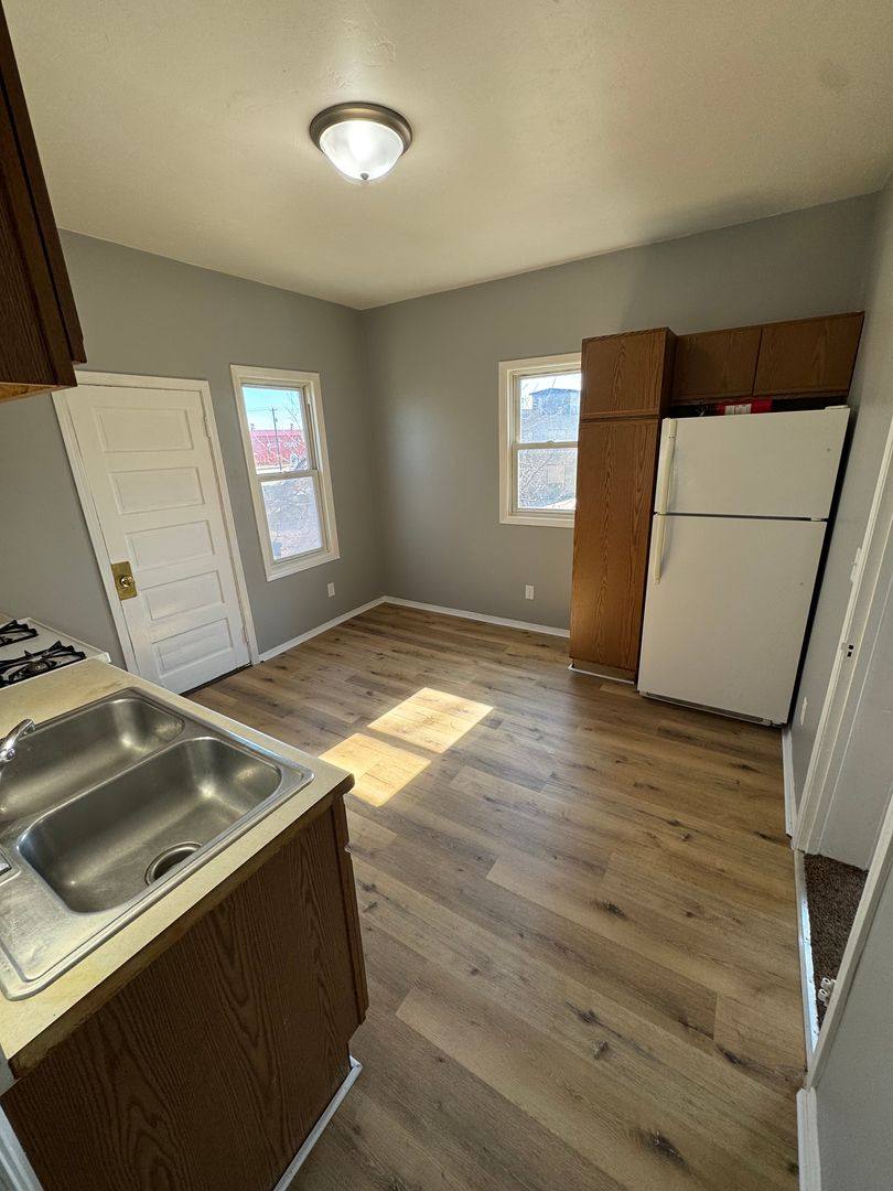 Apartment for rent at 915 S Chestnut Ave, Green Bay, WI 54304