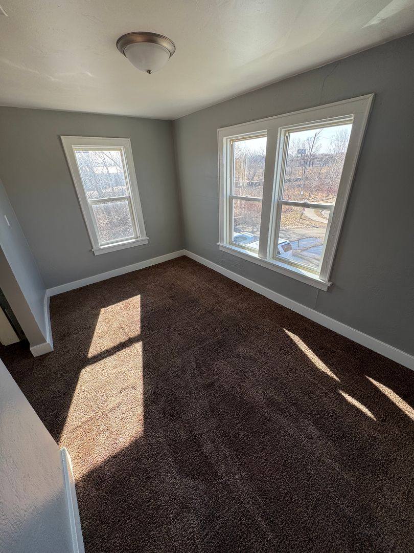 Apartment for rent at 915 S Chestnut Ave, Green Bay, WI 54304