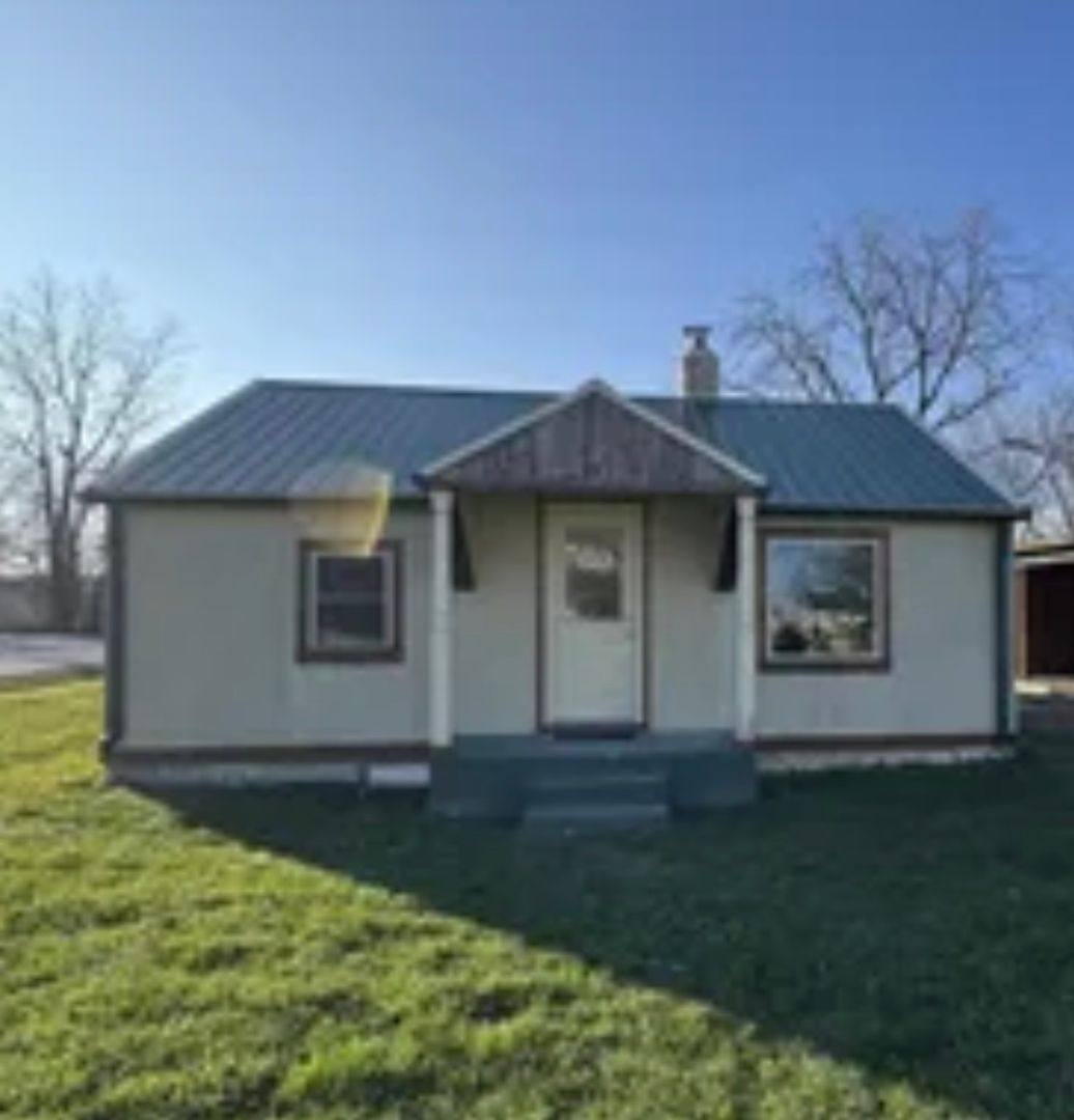 House for rent at 203 S Division St, Seymour, MO 65746