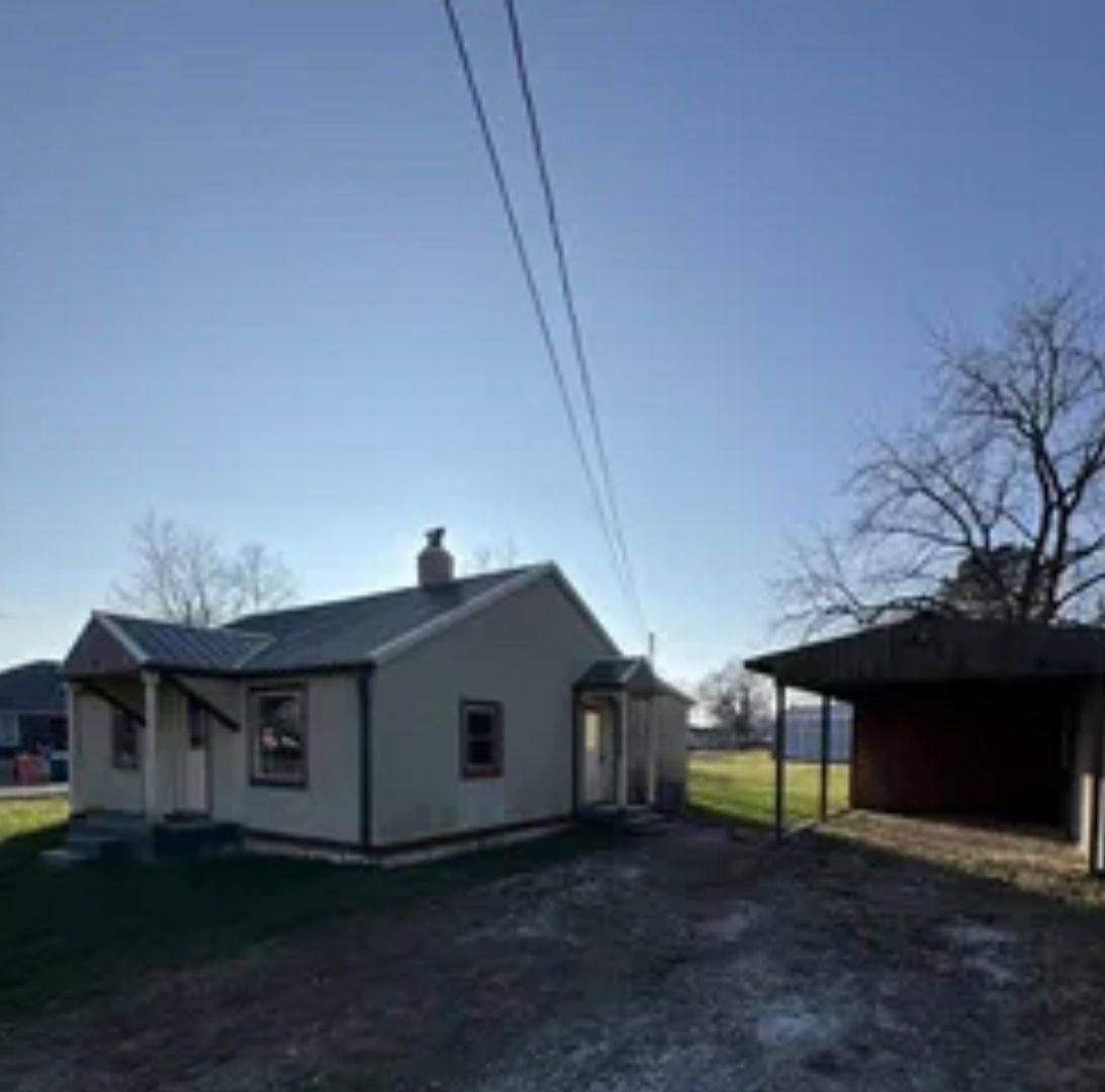 House for rent at 203 S Division St, Seymour, MO 65746