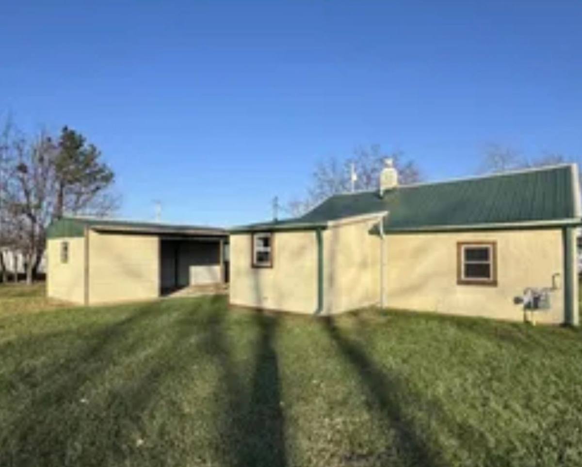 House for rent at 203 S Division St, Seymour, MO 65746