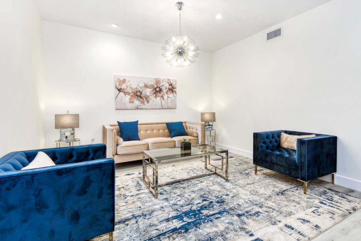 Apartment for rent at 1237 S Holt Ave, Los Angeles, CA 90035
