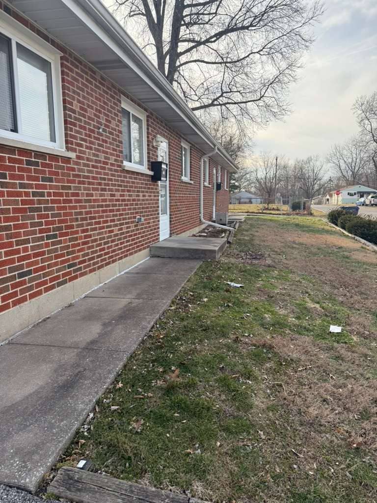 Townhouse for rent at 3239 W Milton Ave, Saint Louis, MO 63114