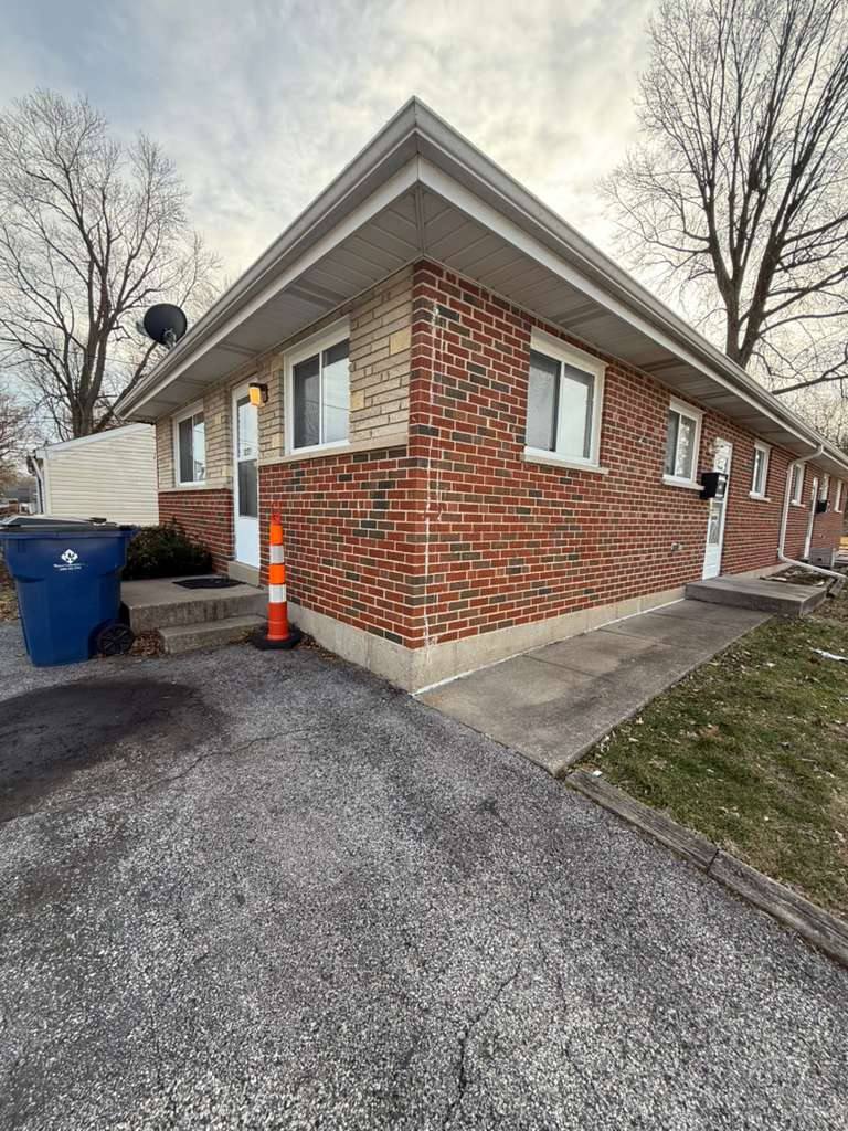 Townhouse for rent at 3239 W Milton Ave, Saint Louis, MO 63114