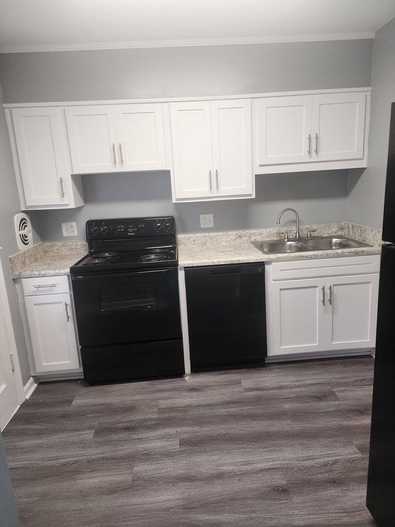 Townhouse for rent at 2103 1 2 Nottingham Way, Albany, GA 31707