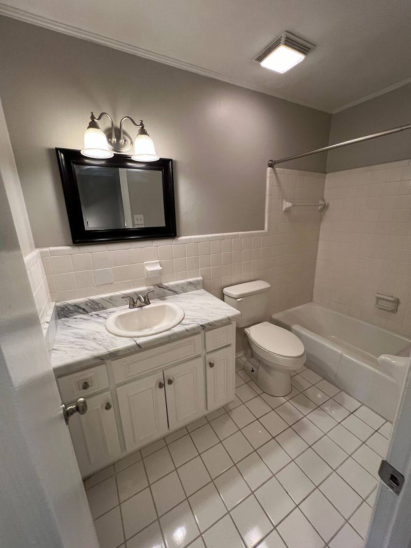 Townhouse for rent at 2103 1 2 Nottingham Way, Albany, GA 31707