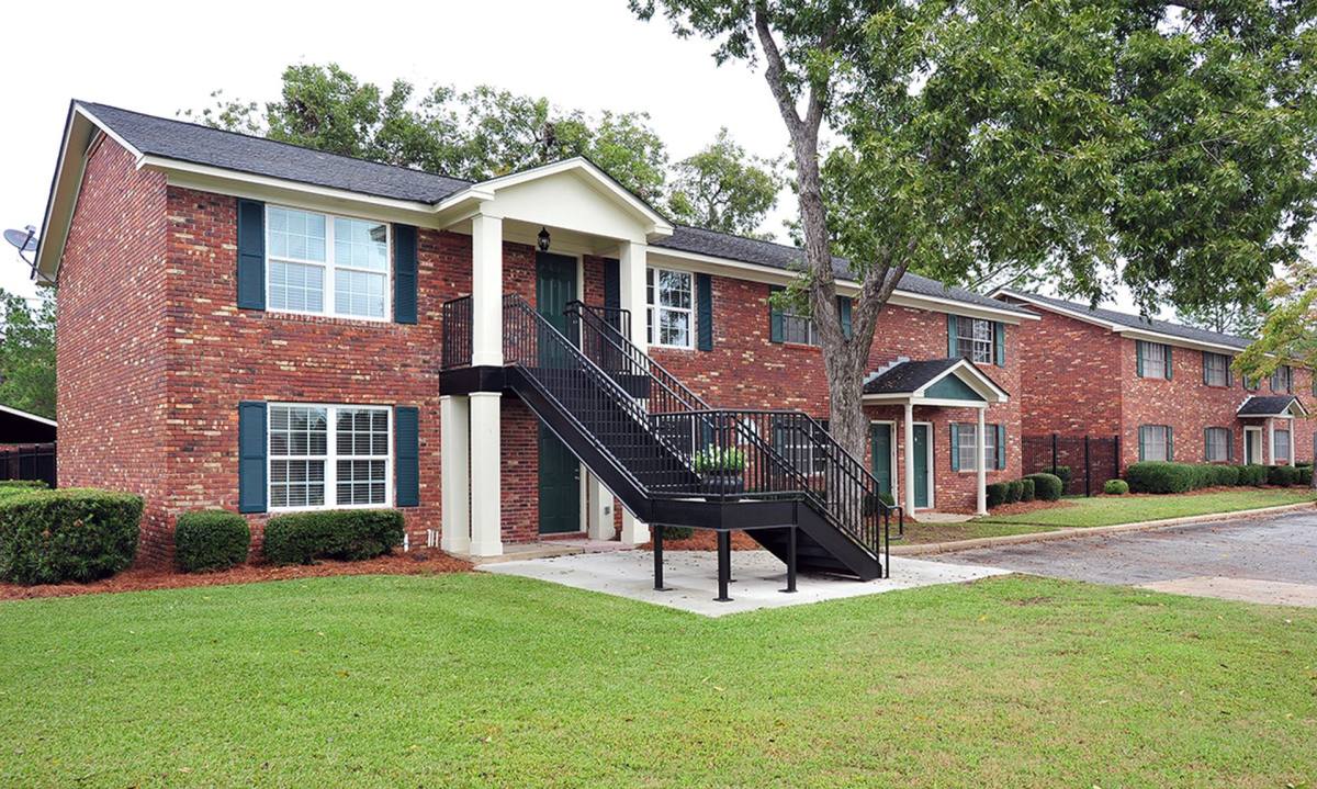 Townhouse for rent at 2103 1 2 Nottingham Way, Albany, GA 31707