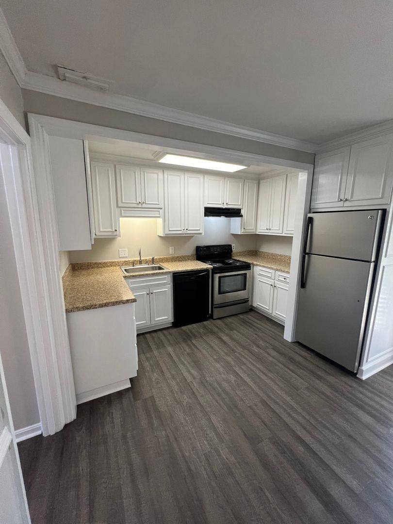 Townhouse for rent at 2103 1 2 Nottingham Way, Albany, GA 31707