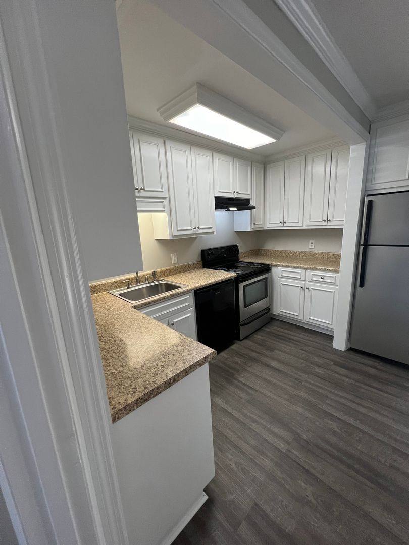 Townhouse for rent at 2103 1 2 Nottingham Way, Albany, GA 31707