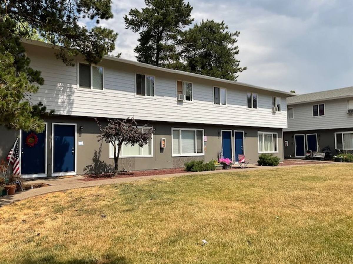 Townhouse for rent at 1536 E 3rd St, Newberg, OR 97132