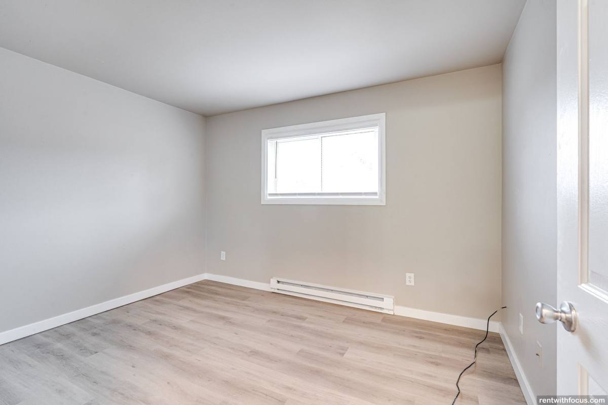 Apartment for rent at 560 W Linwood Ave, Oshkosh, WI 54901
