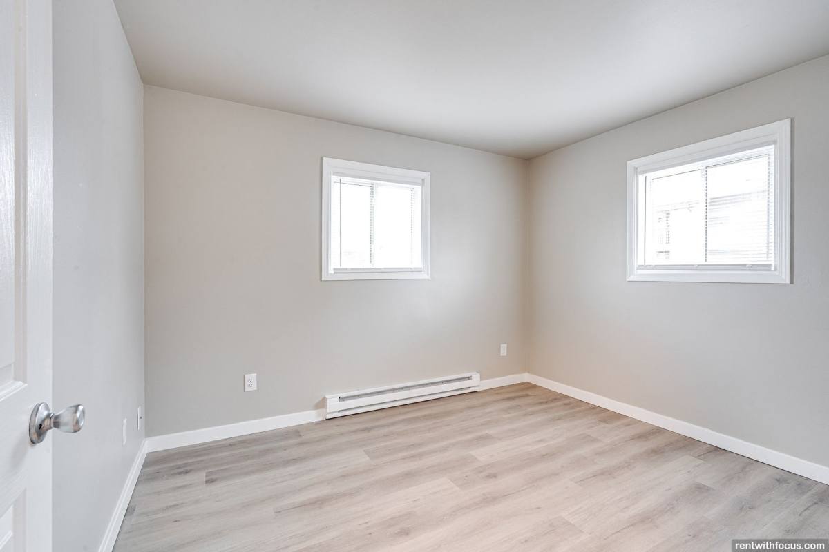 Apartment for rent at 560 W Linwood Ave, Oshkosh, WI 54901